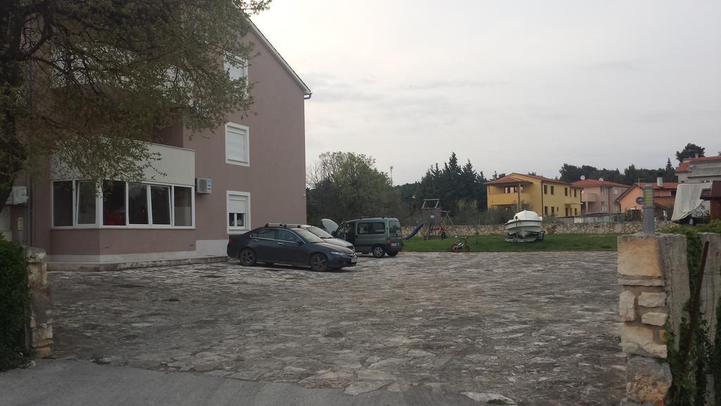 Leonardo Apartman *