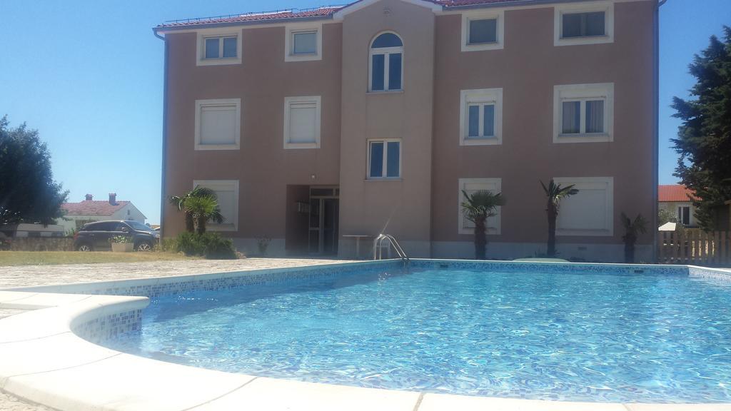 Leonardo Apartman *
